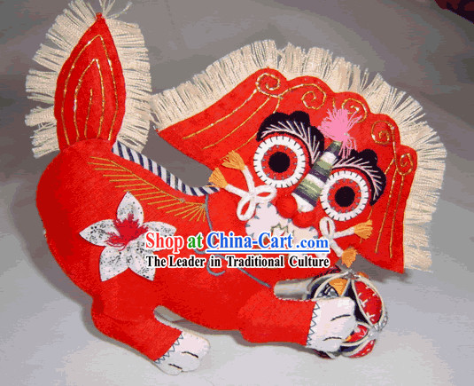China Hand Made Cloth Craft-Lion Playing the Ball