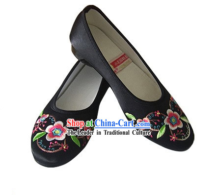 Chinese Traditional Handmade Embroidered Satin Shoes _calyx canthus_