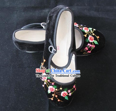 Chinese Yunnan Handmade Velvet Shoes