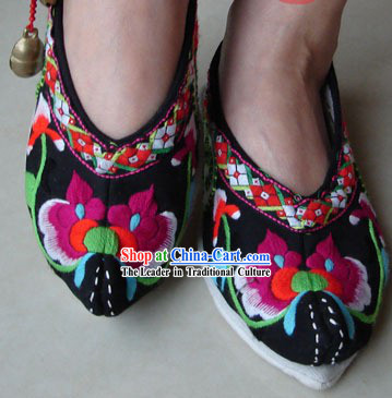 Chinese Traditional Lotus Embroidery Shoes