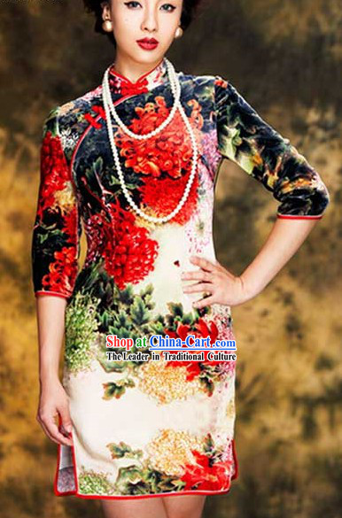 Traditional Chinese Beauty Silk Qipao