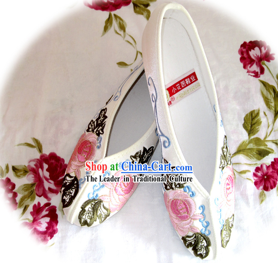 Chinese White Flower Embroidery Shoes