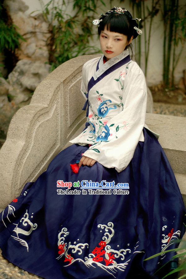 Ming Dynasty Beauty Embroidered Gu Zhuang Clothing Complete Set