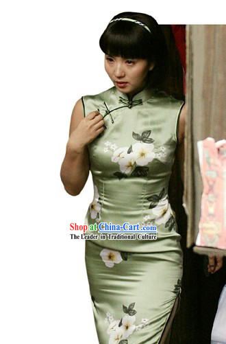 Chinese Silk Light Green Flower Cheongsam