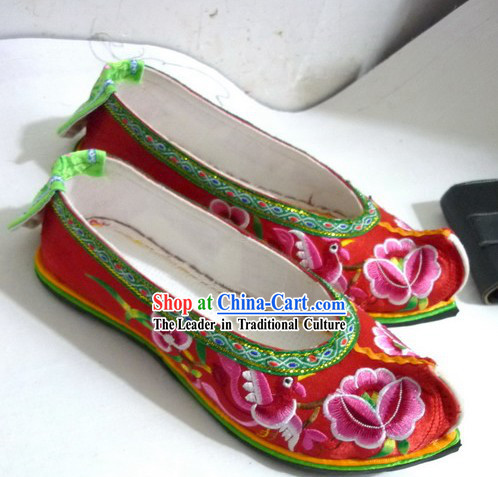 Traditional Chinese Red Wedding Embroidered Flower Shoes