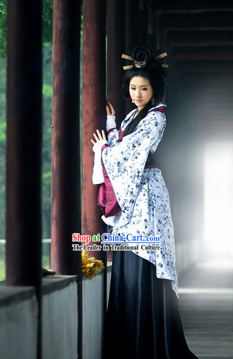 Ancient Chinese Han Dynasty Female Clothing
