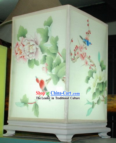 Chinese Classic Handmade and Painted Silk Flower and Bird Desk Lamp