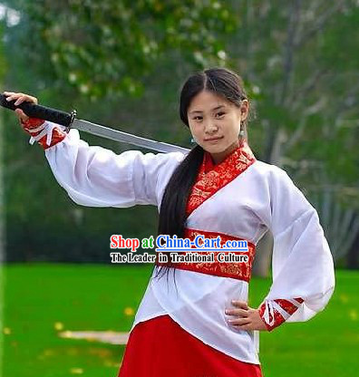 Ancient Chinese Han Dynasty Swordswoman Costume
