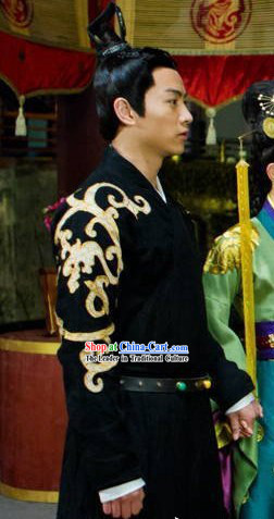 Black Ancient Chinese Embroidery Hanfu Robe for Men