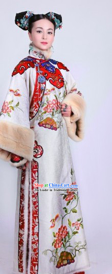 Qing Dynasty Princess Winter Wear Manchu Clothing and Headwear
