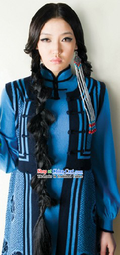 Chinese Traditional Mongolian Clothing