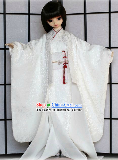 Traditional White Japanese Clothing for Ladies