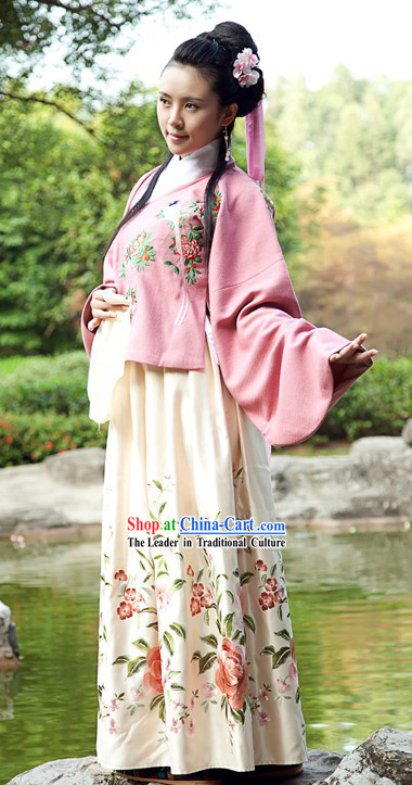 Ancient Chinese Ming Dynasty Clothing for Women