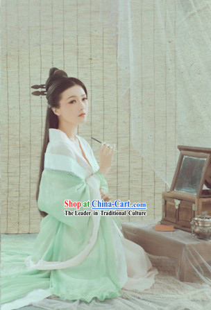 Ancient Chinese Light Green Lady Clothing Complete Set for Women