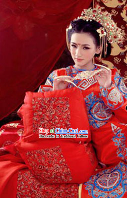 Traditional Chinese Empress Opera Embroidered Dragon Attire