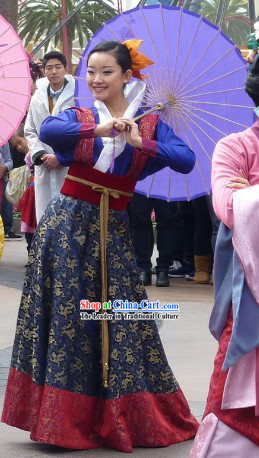 Ancient Chinese High Collar Female Costumes and Umbrella Complete Set