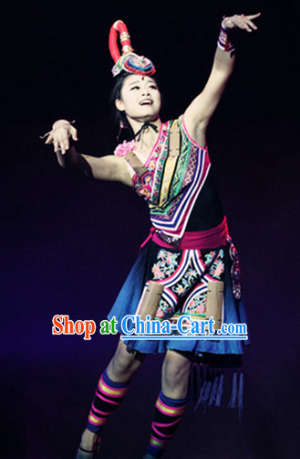 Traditional Chinese Ethnic Minority She Costumes and Headwear