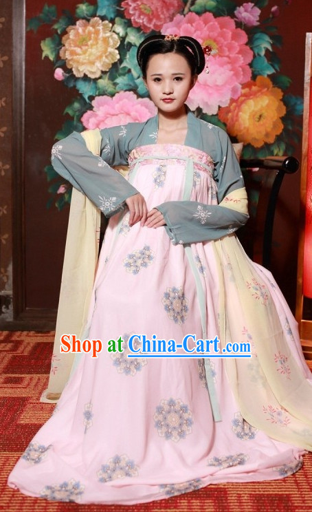 Traditional Chinese Clothes in Tang Period