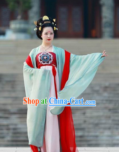 Tang Dynasty Attire and Hair Accessories