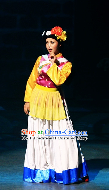 China Yunnan Lijiang Naxi Minority Ethnic Clothing and Headwear for Girls