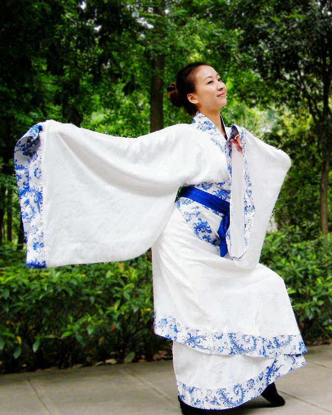 China Classical White Lady Dance Suit with Blue Trim