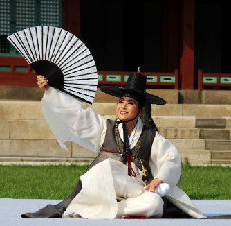 Korean Palace Costumes and Hat for Men