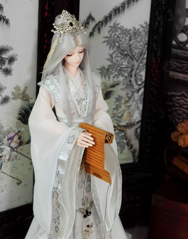 Asian Fashion Chinese White Long Robe and Coronet for Men
