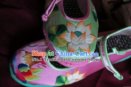 Chinese traditional handmade embroidered shoes embroidery shoes