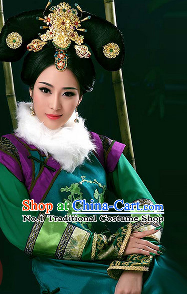 Chinese traditional ceremonial wedding outfit for women