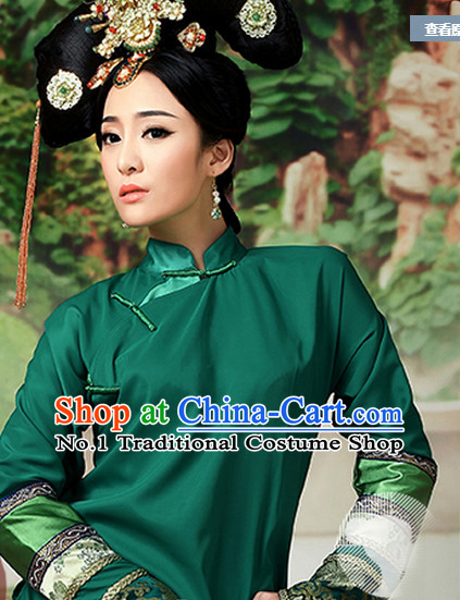 Chinese traditional ceremonial wedding outfit for women