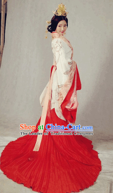 Ancient Chinese Noblewoman Hanfu with Long Tail