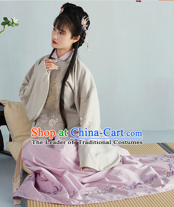 Chinese Ancient Ming Dynasty Beauty Garment Costumes and Hair Jewelry Complete Set for Women