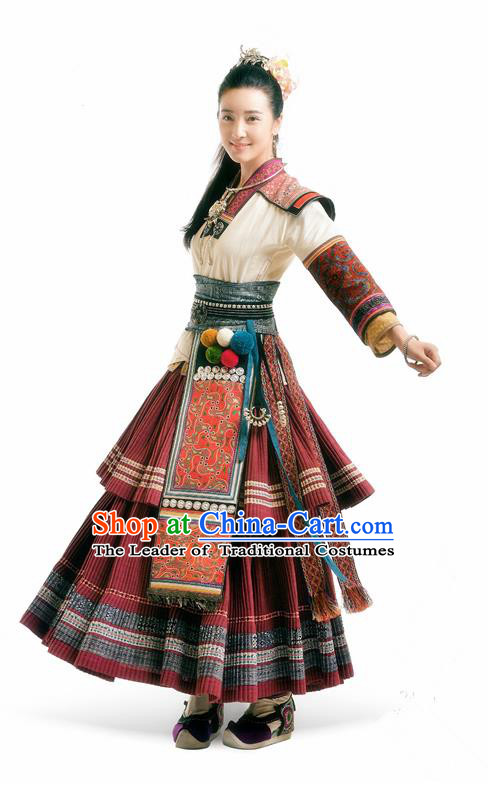 Asian Chinese Tang Dynasty Swordswoman Embroidered Costume and Handmade Headpiece Complete Set