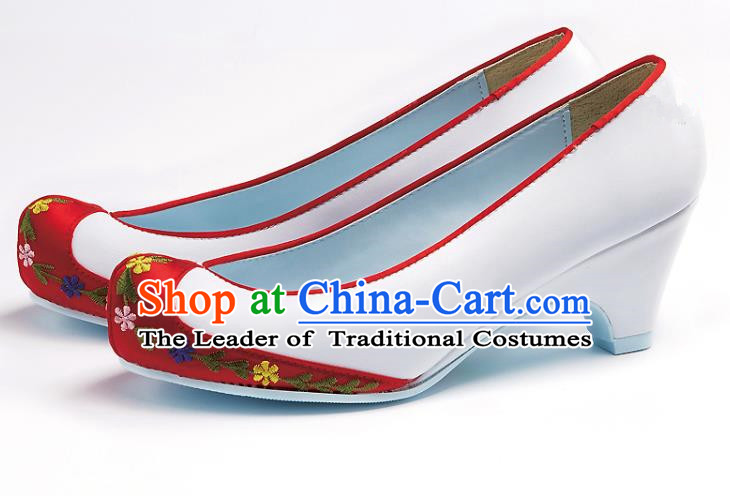 Traditional Korean National Wedding Red Head Embroidered Shoes, Asian Korean Hanbok Bride Embroidery Satin High-heeled Shoes for Women