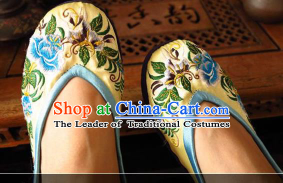 Asian Chinese Traditional Shoes Wedding Bride Yellow Embroidered Shoes, China Peking Opera Handmade Embroidery Peony Hanfu Shoes for Women