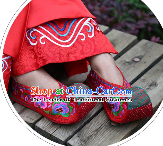 Traditional Chinese Ancient Princess Wedding Red Cloth Shoes Embroidered Shoes, China Handmade Embroidery Hanfu Shoes for Women
