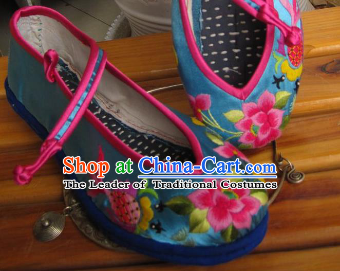 Traditional Chinese Ancient Princess Shoes Blue Cloth Embroidered Shoes, China Handmade Embroidery Lotus Flowers Hanfu Shoes for Women