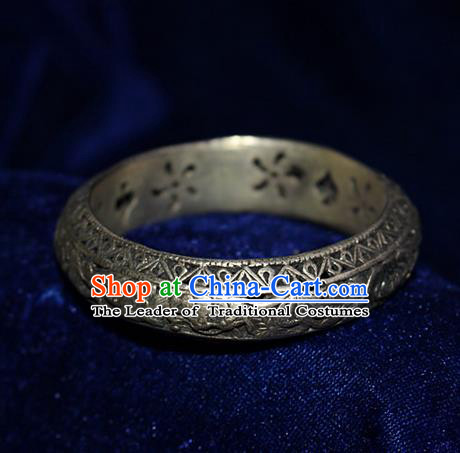 Traditional Chinese Miao Nationality Crafts Jewelry Accessory Bangle, Hmong Handmade Miao Silver Pierced Flowers Bracelet, Miao Ethnic Minority Silver Bracelet Accessories for Women