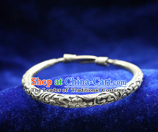 Traditional Chinese Miao Nationality Crafts Jewelry Accessory Bangle, Hmong Handmade Miao Silver Bracelet, Miao Ethnic Minority Silver Bracelet Accessories for Women