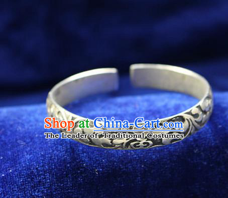 Traditional Chinese Miao Nationality Crafts Jewelry Accessory Bangle, Hmong Handmade Miao Silver Classical Bracelet, Miao Ethnic Minority Silver Bracelet Accessories for Women