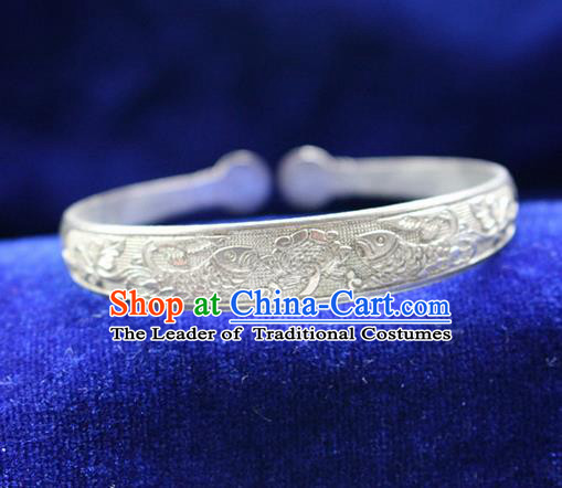 Traditional Chinese Miao Nationality Crafts Jewelry Accessory Bangle, Hmong Handmade Miao Silver Classical Double Fish Bracelet, Miao Ethnic Minority Silver Bracelet Accessories for Women