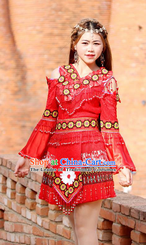 Traditional Chinese Miao Nationality Wedding Bride Costume Red Pleated Skirt, Hmong Folk Dance Ethnic Chinese Minority Nationality Embroidery Clothing for Women