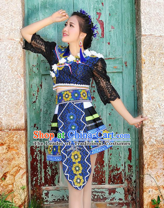 Traditional Chinese Miao Nationality Wedding Bride Costume Navy Short Pleated Skirt, Hmong Folk Dance Ethnic Chinese Minority Nationality Embroidery Clothing for Women