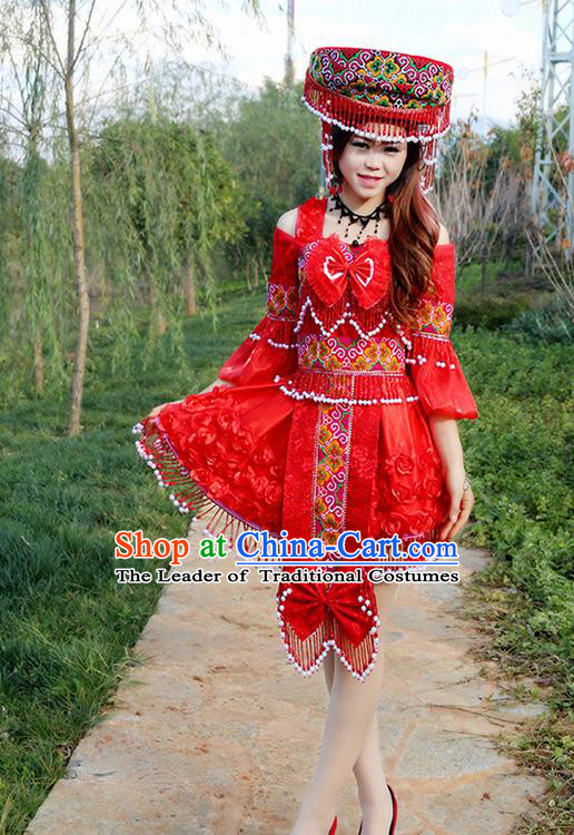 Traditional Chinese Miao Nationality Wedding Bride Costume Embroidered Red Short Pleated Skirt, Hmong Folk Dance Ethnic Chinese Minority Nationality Embroidery Clothing for Women
