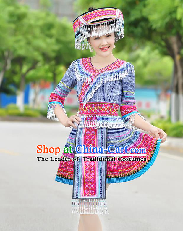 Traditional Chinese Miao Nationality Wedding Bride Costume Blue Short Pleated Skirt, Hmong Folk Dance Ethnic Chinese Minority Nationality Embroidery Clothing for Women