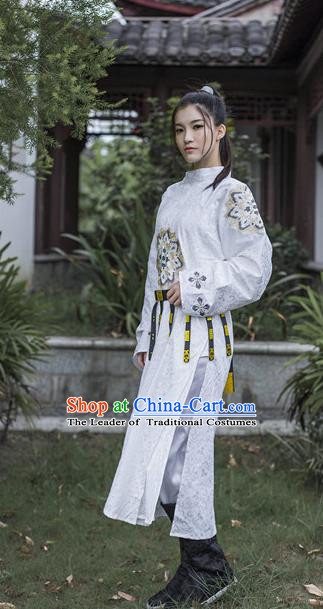 Traditional Chinese Ancient Palace Lady Costume, Asian China Ming Dynasty Swordswoman Embroidered Robe for Women