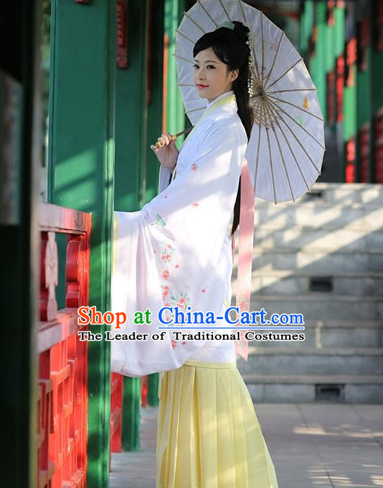 Asian Chinese Song Dynasty Young Lady Costume Hanfu Embroidered Yellow Curve Bottom, Traditional China Ancient Princess Dress for Women