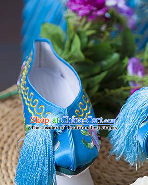 Traditional Chinese Qing Dynasty Princess Blue Embroidered Shoes Saucers, China Ancient Manchu Palace Lady Blood Stained Shoes for Women