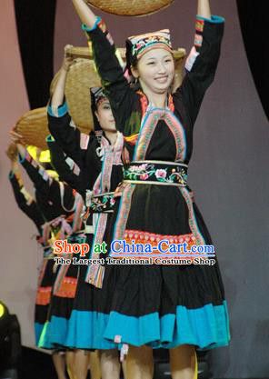Chinese Traditional Bu Yi Nationality Costume Folk Dance Ethnic Clothing for Women