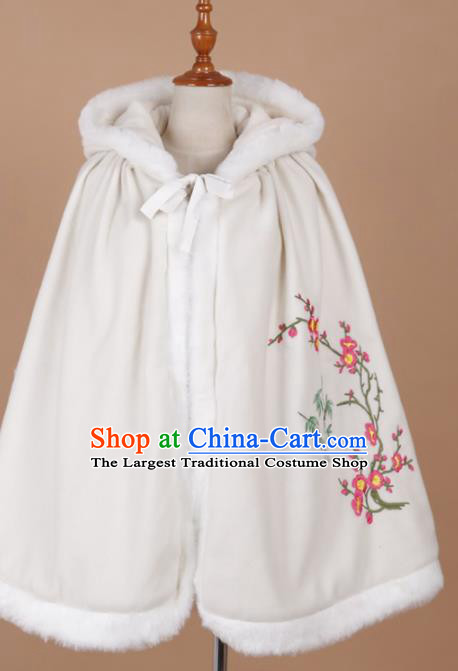 Traditional Chinese Ancient Ming Dynasty Princess Costume Embroidered White Cloak for Rich Women